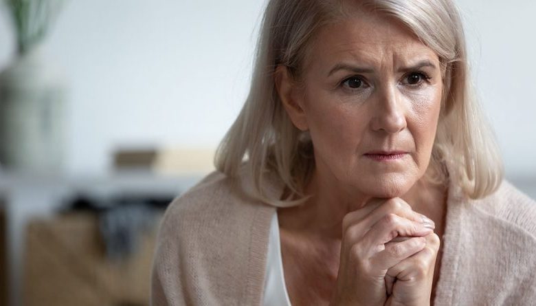 Mój 35-letni syn wciąż mieszka w moim domu i wisi mi na szyi. Przyjaciele radzą, bym go wyrzuciła, ale nie wiem, jak się na to zdecydować