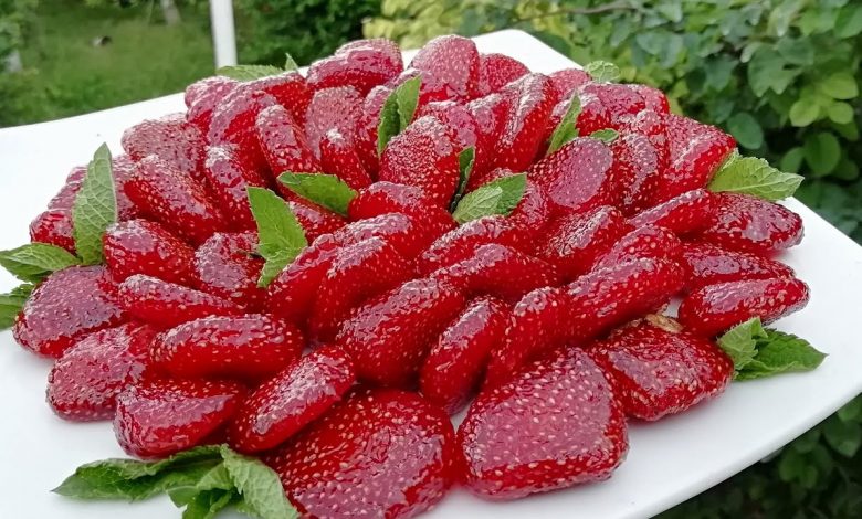 Truskawkowe cukierki kandyzowane — to niesamowicie aromatyczna, piękna i smaczna przyjemność, którą można delektować się o każdej porze roku Truskawkowe cukierki kandyzowane — to niesamowicie aromatyczna, piękna i smaczna przyjemność, którą można delektować się o każdej porze roku