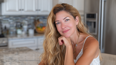 Mam 38 lat, jestem starsza od mojego męża o 6 lat, a teściowa zawsze uważała, że zaszłam w ciążę dla ślubu. Na jej jubileuszu krzyknęła przy wszystkich zdanie, po którym wszyscy goście zaniemówili…