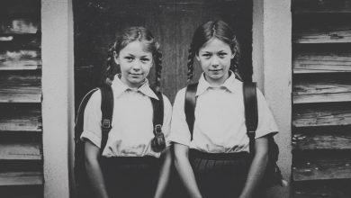 Siostry zaginęły w 1990 roku w drodze do szkoły — 34 lata później znaleziono ich plecaki… Siostry zaginęły w 1990 roku w drodze do szkoły — 34 lata później znaleziono ich plecaki…