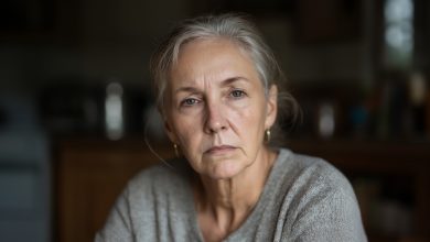 Po 30 latach wspólnego życia mąż zostawił mnie dla swojej przyjaciółki z młodości. Wtedy jeszcze nie wiedziałam, że ten cios otworzy drzwi do tajemnic, które wstrząsną mną bardziej niż sama zdrada