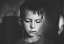 Kiedy syn wrócił ze szkoły zapłakany i szepnął: „Mamo, oni powiedzieli, że jesteśmy biedni…”, w moim wnętrzu coś się złamało. Ale to właśnie to zdanie wszystko zmieniło…