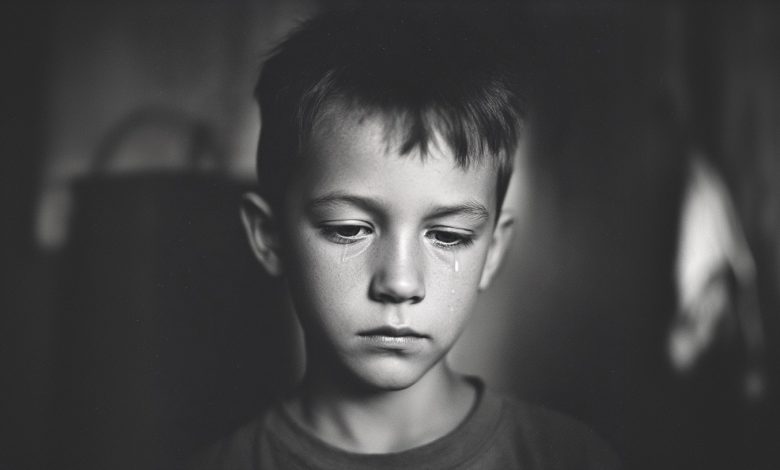 Kiedy syn wrócił ze szkoły zapłakany i szepnął: „Mamo, oni powiedzieli, że jesteśmy biedni…”, w moim wnętrzu coś się złamało. Ale to właśnie to zdanie wszystko zmieniło…