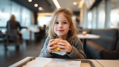Mama przyprowadziła córkę po raz pierwszy do McDonald’s. I ten dzień stał się dla mnie lekcją dobroci Mama przyprowadziła córkę po raz pierwszy do McDonald’s. I ten dzień stał się dla mnie lekcją dobroci