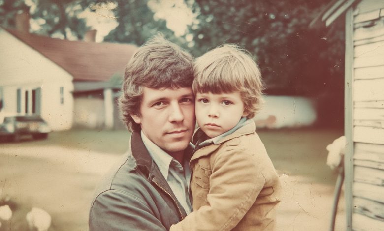 Kiedy miałem 18 lat, mój biologiczny ojciec wyrzucił mnie z domu. Po latach mój syn zapukał do jego drzwi — i zrobił coś, czego się nie do końca spodziewałem Kiedy miałem 18 lat, mój biologiczny ojciec wyrzucił mnie z domu. Po latach mój syn zapukał do jego drzwi — i zrobił coś, czego się nie do końca spodziewałem