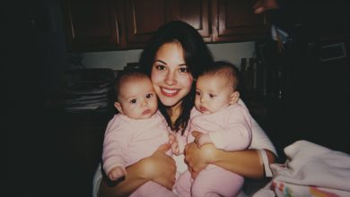 Mój mąż wyrzucił mnie z domu wraz z noworodkami-bliźniakami. A 15 lat później wrócił z prośbą, od której zaniemówiłam