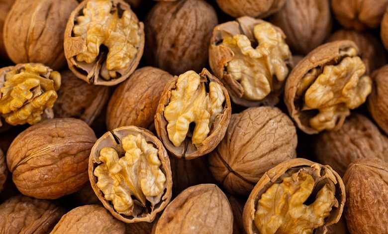 Co tak naprawdę dzieje się z organizmem, gdy jesz orzechy włoskie Co tak naprawdę dzieje się z organizmem, gdy jesz orzechy włoskie