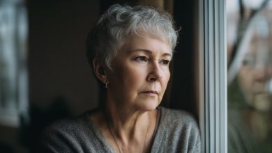 Mam 55 lat, dzieci dorosły, mąż żyje swoim życiem, a ja nagle zrozumiałam, że nie wiem — kim jestem i dlaczego budzę się każdego ranka Mam 55 lat, dzieci dorosły, mąż żyje swoim życiem, a ja nagle zrozumiałam, że nie wiem — kim jestem i dlaczego budzę się każdego ranka