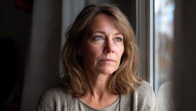 Myślałam, że mąż zostaje w pracy dłużej dla naszego spokojnego starzenia się. Ale sąsiadka otworzyła mi oczy na to, gdzie naprawdę spędza wieczory…