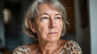 W dniu jubileuszu mojej mamy mój mąż podarował jej coś, co sprawiło, że jej ręce zadrżały – i zrozumiałam, że mój mąż wcale nie zna tego, co najważniejsze o ludziach, których kocham…