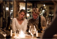 Kelner zepsuł mi i mojej dziewczynie wieczór w restauracji, a na koniec zażądał zapłaty za obsługę, której nie było. Odmówiłem — a konsekwencje mnie zaskoczyły…