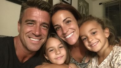 Przez piętnaście lat mąż mówił, że zarobki są niskie, a ja oszczędzałam na wszystkim. Przypadkowo znalazłam rachunki za wynajem drugiego mieszkania i pojechałam pod ten adres. To, co tam zobaczyłam, zniszczyło moje życie…