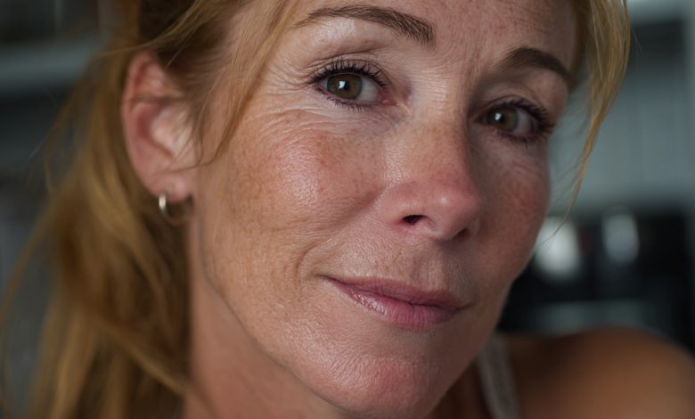 Wtargnęłam do pokoju syna, myśląc, że zastanę go z dziewczyną podczas czegoś niewłaściwego. To, co zobaczyłam, sprawiło, że poczułam się jak kompletna idiotka