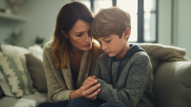 Syn powiedział, że po prostu zapomniał rolki na podwórku. Nie uwierzyliśmy… dopóki dwa dni później nie zobaczyłam ich tam, gdzie najmniej się spodziewałam