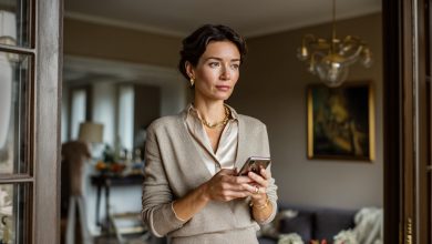 Mąż przesłał mi listę świątecznych prezentów od teściowej dla całej rodziny – dla wszystkich drogie rzeczy, a kiedy dotarłam do swojego imienia, zamarłam… Mąż zobaczył moją twarz i zrozumiał – tym razem posunęła się za daleko…