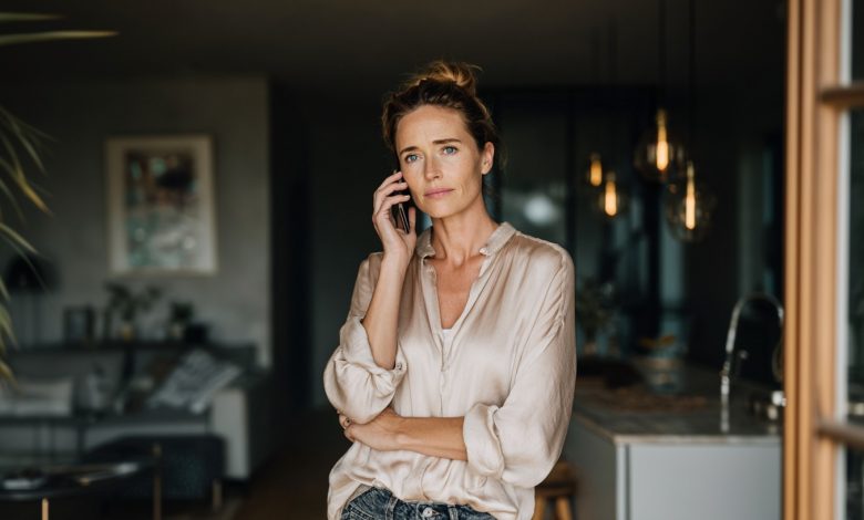 Mąż wyjechał na tydzień w delegację. Postanowiłam zrobić mu niespodziankę — przygotować na jego powrót to danie, które robi jego mama i które uwielbia od dzieciństwa. Zadzwoniłam do teściowej, poprosiłam o przepis. Była zaskoczona: „Jaka delegacja?” I powiedziała mi coś, co sprawiło, że ziemia usunęła mi się spod nóg… Mąż wyjechał na tydzień w delegację. Postanowiłam zrobić mu niespodziankę — przygotować na jego powrót to danie, które robi jego mama i które uwielbia od dzieciństwa. Zadzwoniłam do teściowej, poprosiłam o przepis. Była zaskoczona: „Jaka delegacja?” I powiedziała mi coś, co sprawiło, że ziemia usunęła mi się spod nóg…