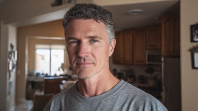 W młodości opuściłem ciężarną dziewczynę, przestraszyłem się odpowiedzialności. A 25 lat później mój dorosły syn odnalazł mnie i to, co powiedział, sprawiło, że płakałem …