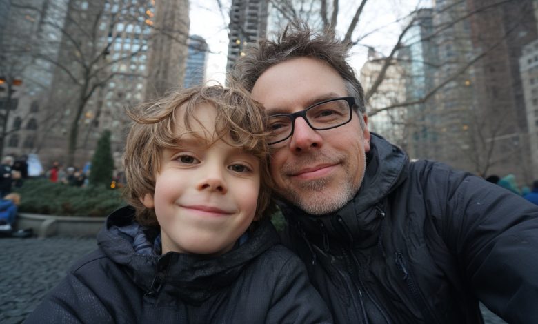 Żona mnie zostawiła mnie i naszego 4-letniego syna z autyzmem, a po dwóch latach zjawiła się cała we łzach z torbą prezentów i przeprosinami. Wziąłem od niej torbę, spojrzałem jej w oczy i… Żona mnie zostawiła mnie i naszego 4-letniego syna z autyzmem, a po dwóch latach zjawiła się cała we łzach z torbą prezentów i przeprosinami. Wziąłem od niej torbę, spojrzałem jej w oczy i…