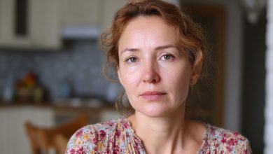 Moje dzieci zaczęły szeptać i oddalać się ode mnie po wizytach u babci, ale prawdziwy cios otrzymałam w dniu, kiedy wróciłam wcześniej do domu i usłyszałam, jak mówiła…