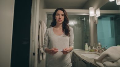 Znalazłam w łazience test ciążowy z pozytywnym wynikiem i zamarłam… Wiedziałam, że nie jest mój. A w naszym domu mieszkamy tylko ja, mój mąż i moja 16-letnia siostra… i zrobiło mi się naprawdę strasznie…