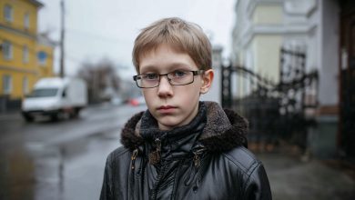 Pewnego mężczyznę dotknął udar na ruchliwej ulicy. Ludzie przechodzili obok niego. Jedyną osobą, która się zatrzymała, był dziewięcioletni chłopiec. To co wydarzyło się potem, było zaskakujące…