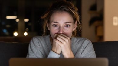 Mąż wyjechał w delegację, włączyłam jego laptop, żeby obejrzeć film i zobaczyłam wiadomości od mojej mamy… takich zwykle nie pisze się do zięcia…