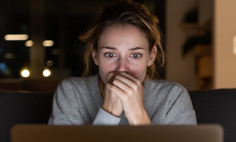 Mąż wyjechał w delegację, włączyłam jego laptop, żeby obejrzeć film i zobaczyłam wiadomości od mojej mamy… takich zwykle nie pisze się do zięcia…