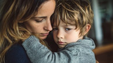Mój pięcioletni syn cicho powiedział: „Mamo, babcia powiedziała, że jestem obcy… i poprosiła, by nikomu o tym nie mówić”. Poczułam, jak wszystko we mnie zamarło… Mój pięcioletni syn cicho powiedział: „Mamo, babcia powiedziała, że jestem obcy… i poprosiła, by nikomu o tym nie mówić”. Poczułam, jak wszystko we mnie zamarło…