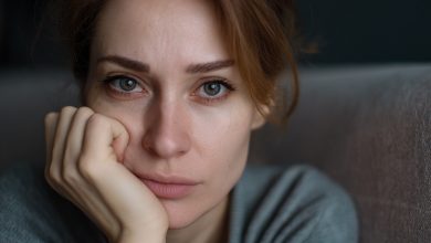 Świętowaliśmy parapetówkę, gdy nagle zgasło światło. W czasie gdy szukałam świec, kątem oka zobaczyłam, jak mój mąż w ciemności chwyta za rękę naszą sąsiadkę…