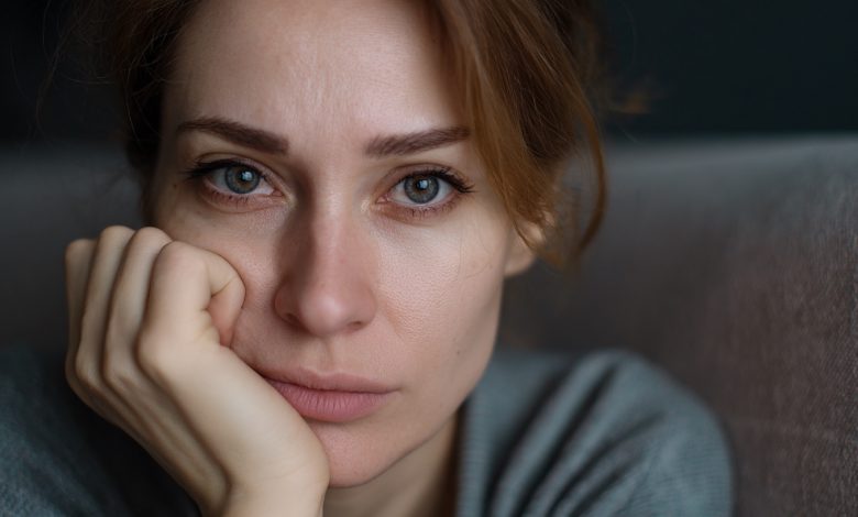 Świętowaliśmy parapetówkę, gdy nagle zgasło światło. W czasie gdy szukałam świec, kątem oka zobaczyłam, jak mój mąż w ciemności chwyta za rękę naszą sąsiadkę…