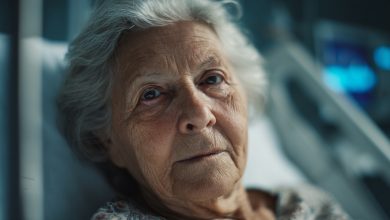 Teściowa zatruła mi życie przez całe 20 lat małżeństwa. W czwartek były mąż pojawił się w drzwiach z dokumentami i listem od niej. Usiadłam w kuchni, zaczęłam czytać, a od tego, co mi napisała, nogi się pode mną ugięły…