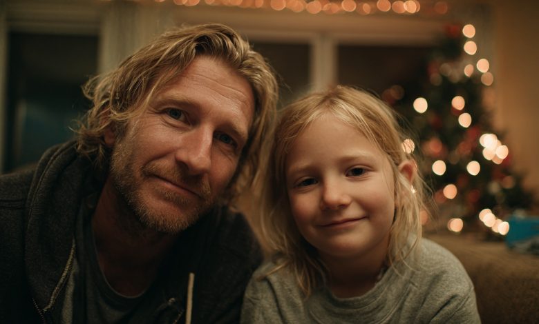 Moja 7-letnia córka i jej tata zaczęli organizować “tajne rozmowy w garażu” – zaczęłam podejrzewać coś strasznego i zainstalowałam tam ukrytą kamerę… i natychmiast tego pożałowałam…