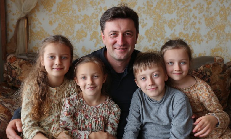 Adoptowałem czwórkę rodzeństwa, które miało zostać rozdzielone. A rok później, na progu mojego domu pojawiła się nieznajoma kobieta i opowiedziała prawdę o ich rodzicach… Adoptowałem czwórkę rodzeństwa, które miało zostać rozdzielone. A rok później, na progu mojego domu pojawiła się nieznajoma kobieta i opowiedziała prawdę o ich rodzicach…