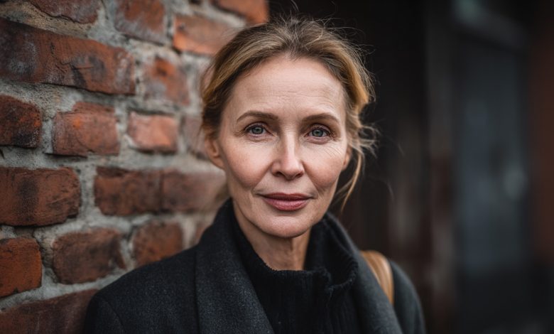 Pracowałam jako niania w bogatym domu zaledwie dwa tygodnie, gdy dziecko nagle zapytało szeptem: «Czy już zrozumiałaś, dlaczego tutaj nie wolno mówić o tym na głos?» W tym momencie zmarzły mi dłonie…