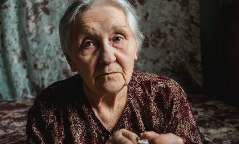 Siostra wzięła na siebie opiekę nad chorą mamą. A po miesiącu zadzwoniła do mnie sąsiadka mamy, cała w panice, i poznaliśmy, co tak naprawdę się dzieje… Siostra wzięła na siebie opiekę nad chorą mamą. A po miesiącu zadzwoniła do mnie sąsiadka mamy, cała w panice, i poznaliśmy, co tak naprawdę się dzieje…