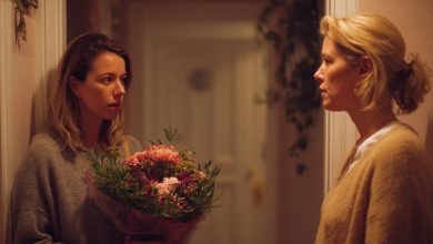 Przez dwa lata spotykałam się z chłopakiem młodszym ode mnie o 5 lat, ale na spotkaniu z jego rodzicami matka spojrzała na mnie i wykrzyknęła: “Boże, jesteś córką tej kobiety…”