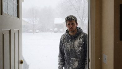 Pozwoliłam biednemu mężczyźnie przenocować na mojej kanapie — w nocy włamał się do mojej sypialni