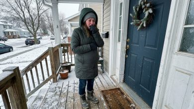 Mąż zamknął mnie na zewnątrz na mrozie — a to, co zobaczyłam w środku, przewróciło wszystko do góry nogami