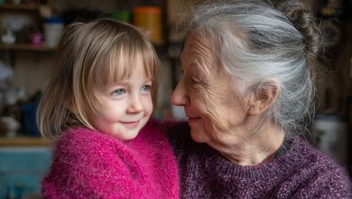 Sąsiadka odmówiła zapłaty mojej 73-letniej mamie za opiekę nad jej dzieckiem, twierdząc, że «i tak siedzi bezczynnie w domu» — wtedy nie wytrzymałam i  wkroczyłam do akcji…