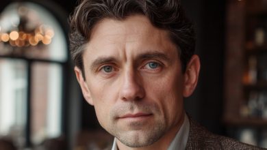 Przez dwa tygodnie mój mąż wracał do domu późno, mówił, że pracuje nadgodziny, ale nie wierzyłam mu i postanowiłam go śledzić. Kiedy zobaczyłam, jak dzwoni do drzwi obcego domu…