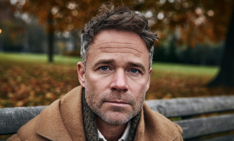 Opłaciłem naukę szóstki dzieci, a potem dowiedziałem się, że żadne z nich nie jest moje — oskarżyłem żonę o zdradę, aż wręczyła mi kopertę, która obróciła wszystko do góry nogami