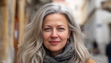 Mąż opuścił mnie 11 lat temu dla innej kobiety, a wczoraj napisał: «Przelej pieniądze na mieszkanie, przecież jestem ojcem twoich dzieci. Czy nie jest ci wstyd?» Moja odpowiedź go zaskoczyła…