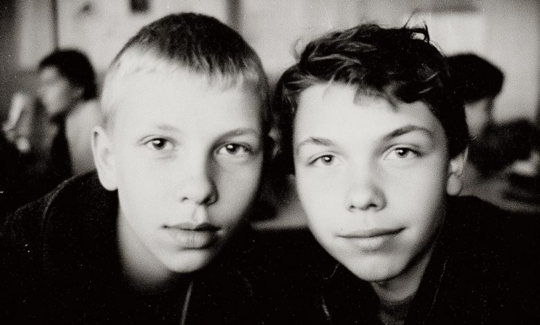 Podzielił się obiadem z biednym chłopcem w szkole — po latach spotkali się w szpitalnej sali