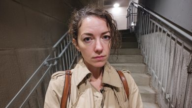 W niedzielny poranek usłyszałam dzwonek do drzwi, a na progu stała kobieta. Spokojna, skoncentrowana, jakby wcześniej przygotowywała się do tej rozmowy. Od razu powiedziała: „Przepraszam… muszę powiedzieć ci coś o twoim mężu”…