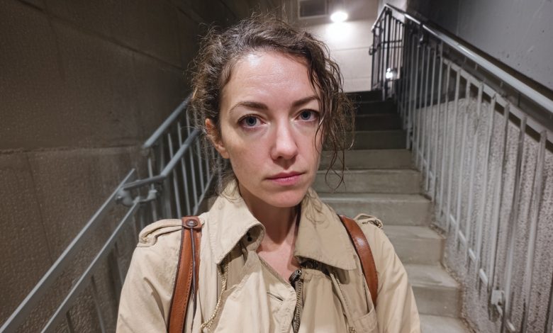 W niedzielny poranek usłyszałam dzwonek do drzwi, a na progu stała kobieta. Spokojna, skoncentrowana, jakby wcześniej przygotowywała się do tej rozmowy. Od razu powiedziała: „Przepraszam… muszę powiedzieć ci coś o twoim mężu”…