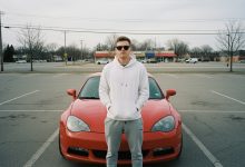 Tydzień temu mnie okradziono — a dziś mój bezrobotny syn przyjechał do domu nowym sportowym samochodem Tydzień temu mnie okradziono — a dziś mój bezrobotny syn przyjechał do domu nowym sportowym samochodem