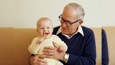 Każde Święta Bożego Narodzenia dziadek nakrywał stół dla czterech osób – i za każdym razem jadał sam. Aż pewnego dnia zaproszenie przyszło jako ostatnie
