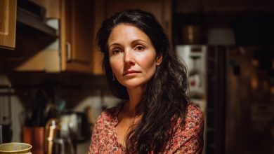 Wróciłam wcześniej z pracy i usłyszałam kobiecy śmiech w kuchni. Wtedy jeszcze nie wiedziałam, jak ten wieczór się skończy…