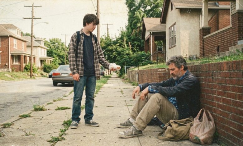 Chłopiec oddał swój posiłek zamarzniętemu nieznajomemu na ulicy — i nie wiedział, że to był test Chłopiec oddał swój posiłek zamarzniętemu nieznajomemu na ulicy — i nie wiedział, że to był test