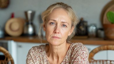 Byłam pewna, że postępuję właściwie, pomagając starszemu synowi. Ale kiedy otworzyłam drzwi mieszkania młodszego, zrozumiałam, jaki straszny błąd popełniłam…